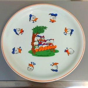 Vintage Disney Donald, Daphne & Family Duck Plate